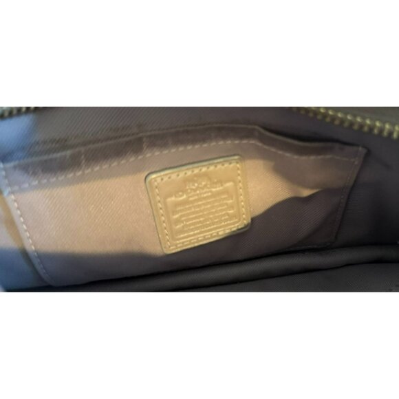 Coach Pebbled Leather Crossbody Wallet Beige 8" X 5" With Detachable Strap - Picture 5 of 6